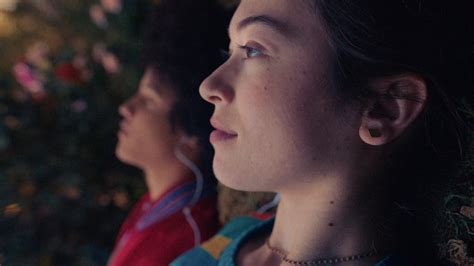 ‘The Sky Is Everywhere’ Review: Amid Grief, .